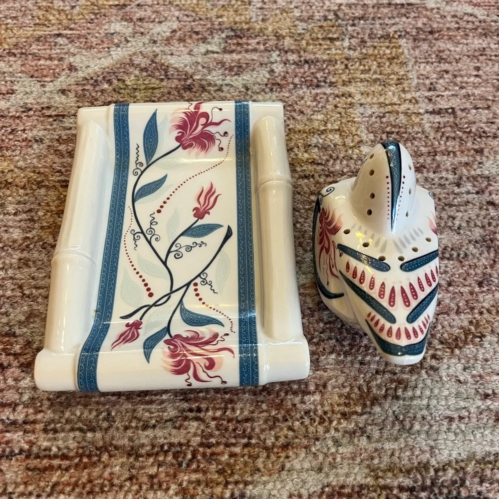 Elizabeth Arden Royal Pavilion at Brighton Porcelain Dove Pomander Set Vintage
